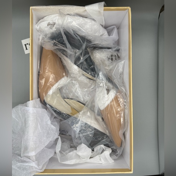 Julieta Two Tone D'orsay Pumps In Black and Tan Leather/ Womens Size 7/ NIB - Picture 3 of 9